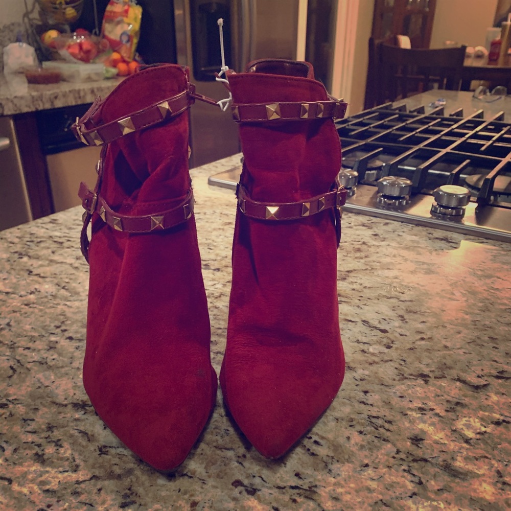 Rouge heels